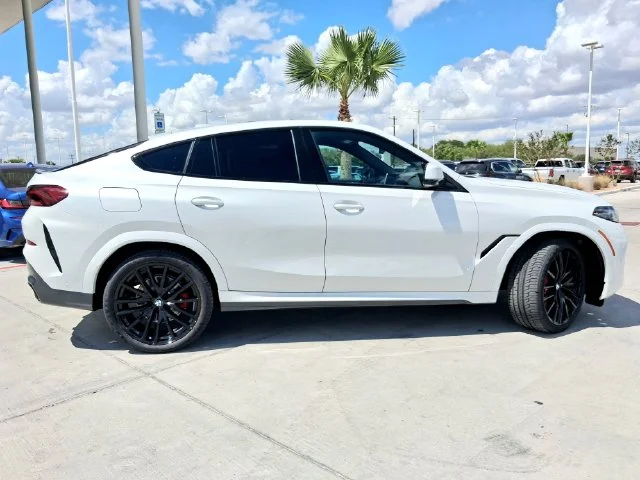 Used 2024 Gray BMW xDrive28i image 8