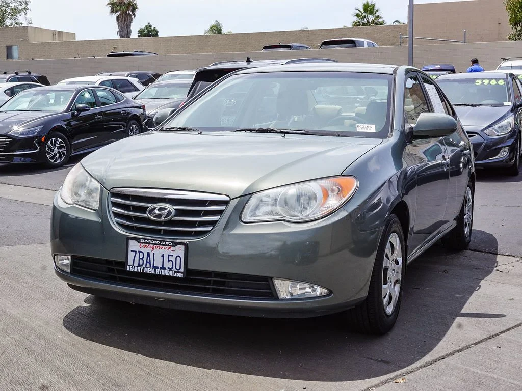 Used 2010 Beige Hyundai GLS image 3