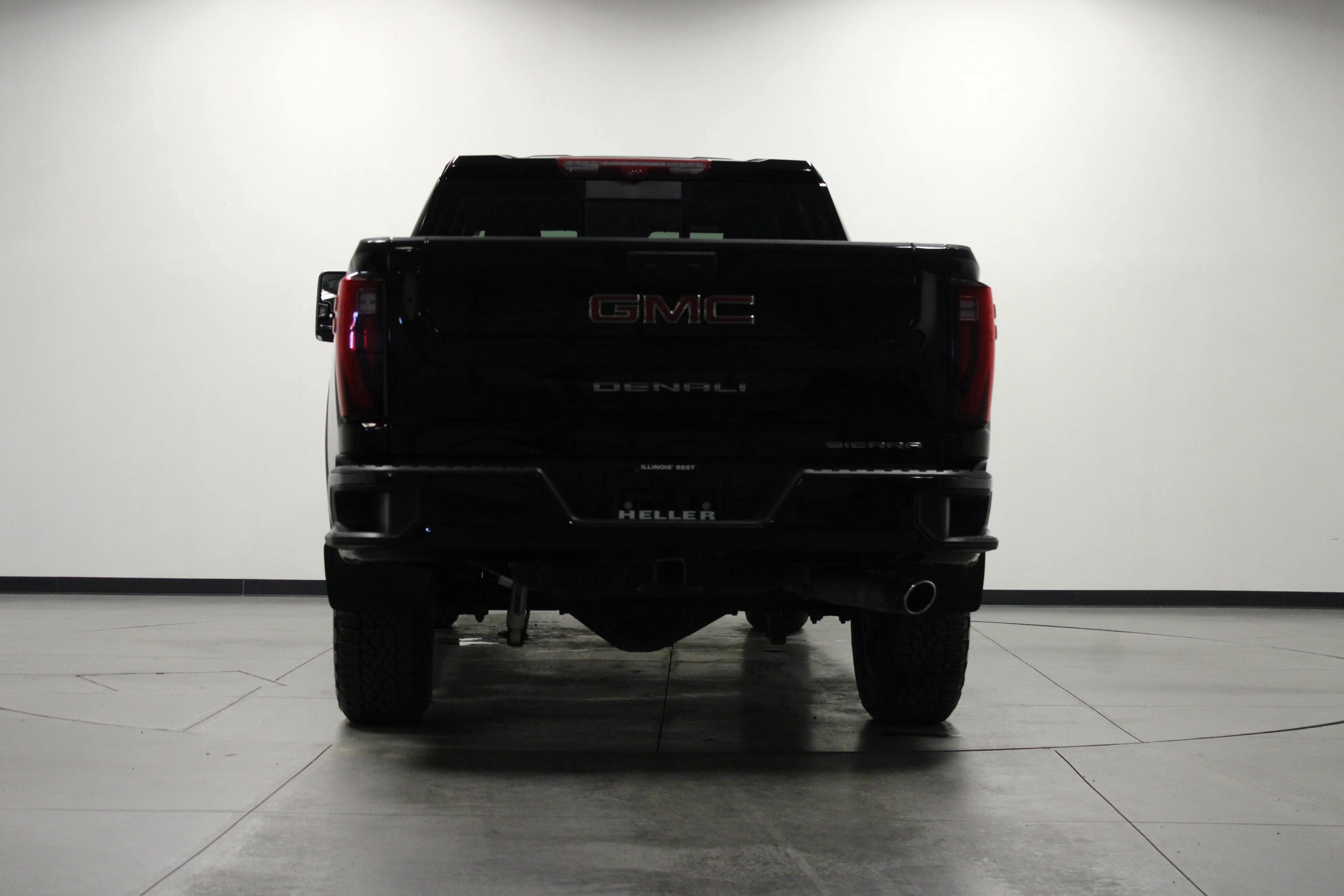 Used 2025 Black GMC Denali image 5