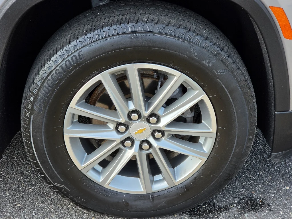 Used 2023 Sterling Gray Metallic Chevrolet LT image 4