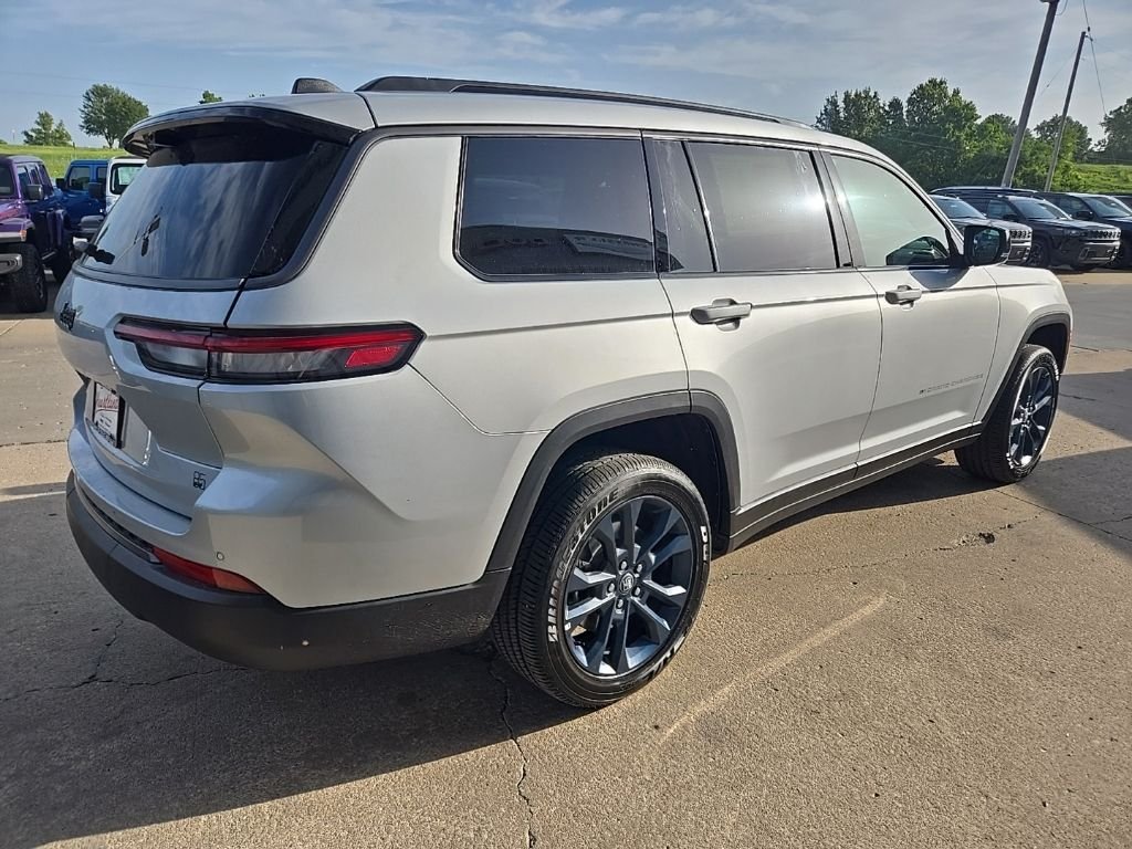 New 2026 Silver Zynith Exterior Paint Jeep  image 11