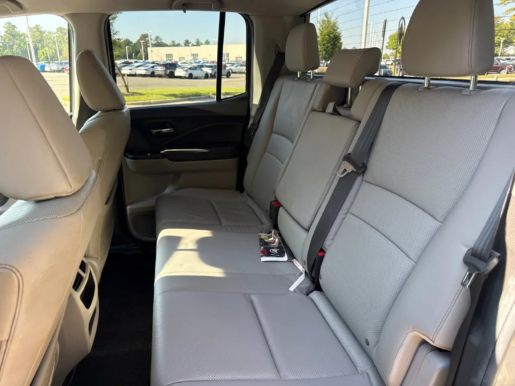 Used 2018 Lunar Silver Metallic Honda RTL-T image 31