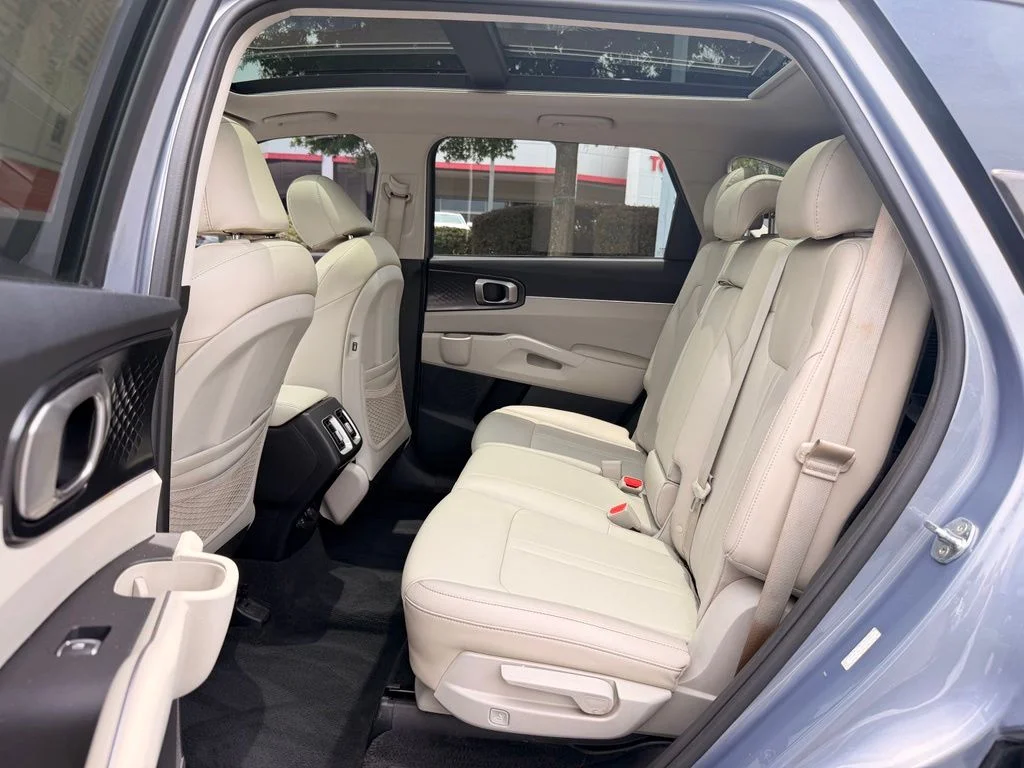 Used 2022 Silver Kia S image 15