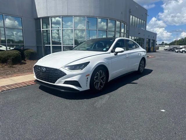 Used 2023 White Hyundai SEL image 2