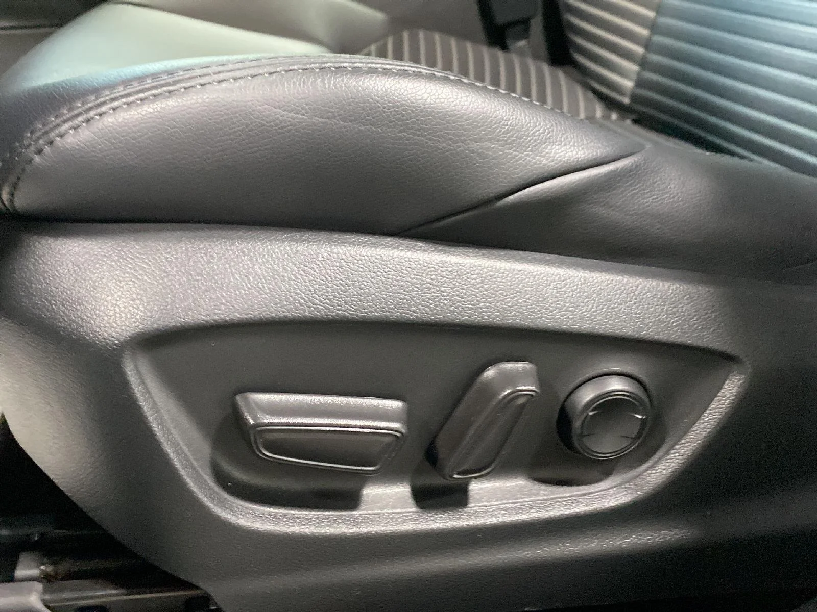 Used 2024 Wind Chill Pearl Toyota XSE image 26