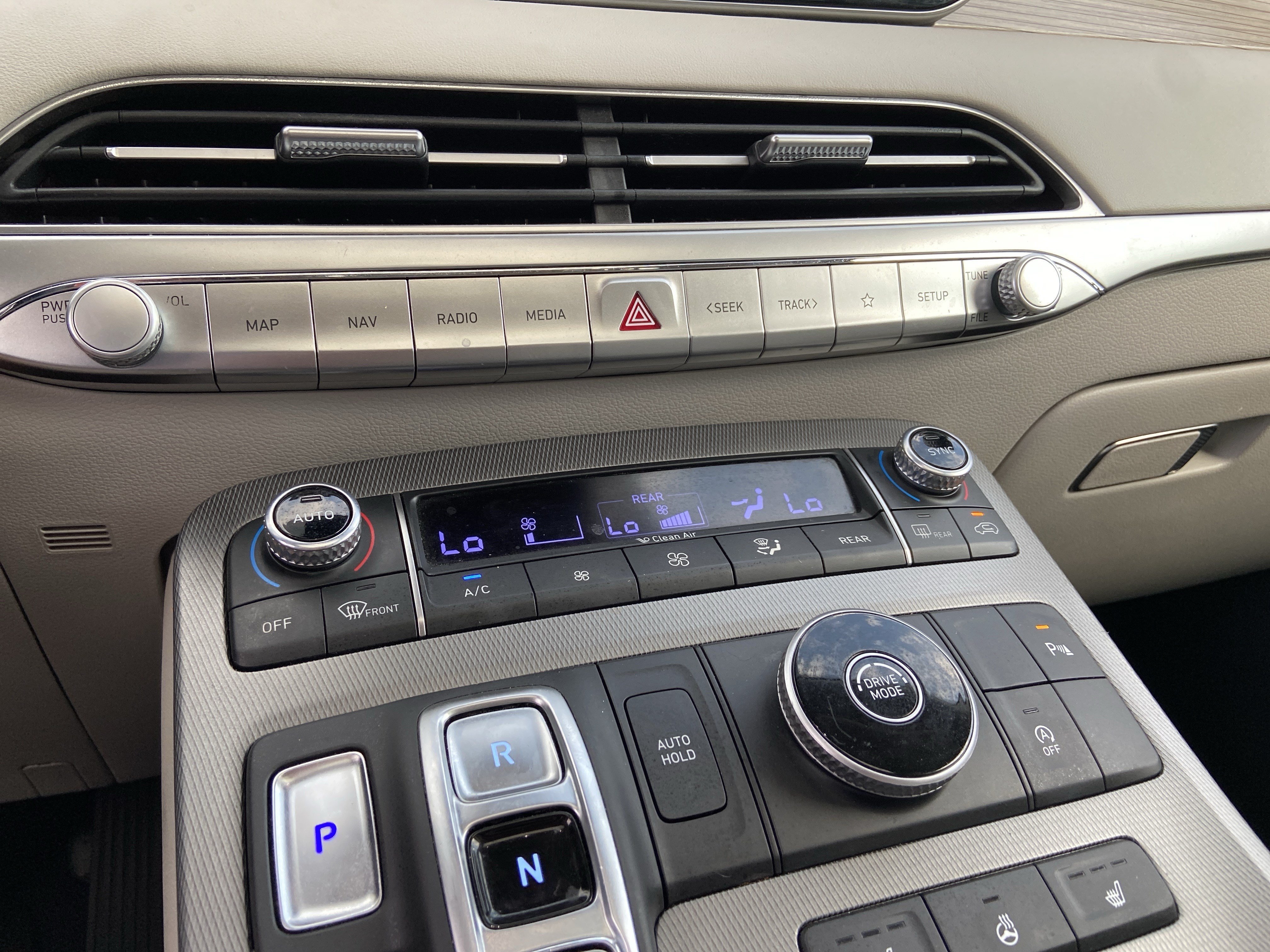 Used 2020 Hyper White Hyundai SEL image 41