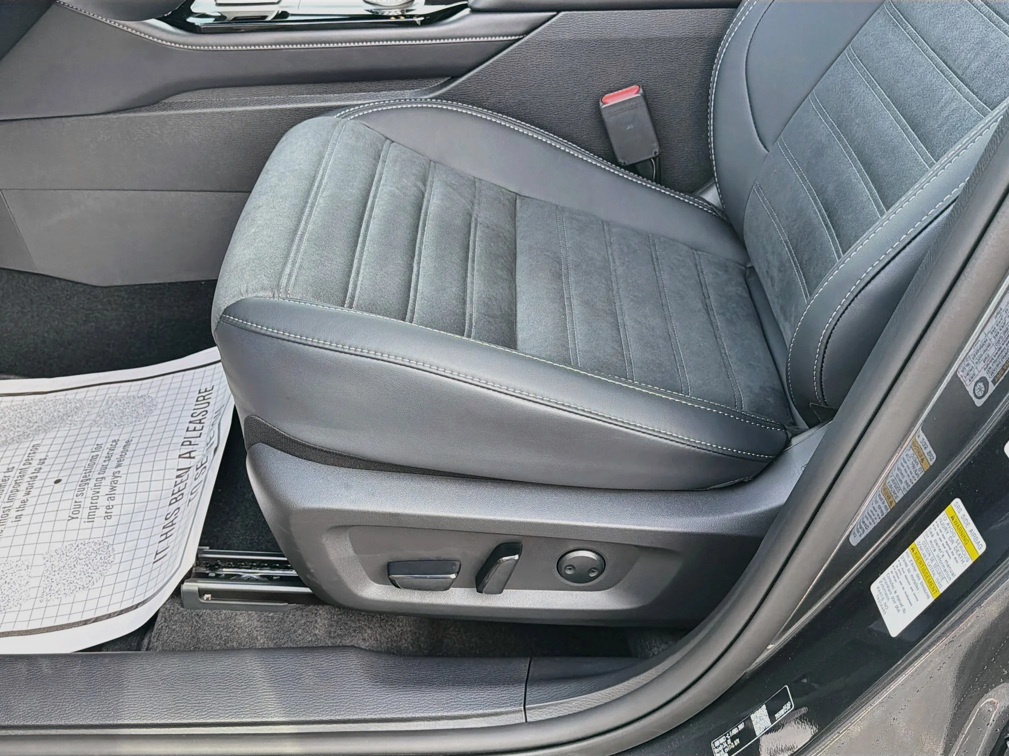 New 2026 Graphite Gray Mitsubishi LE image 19