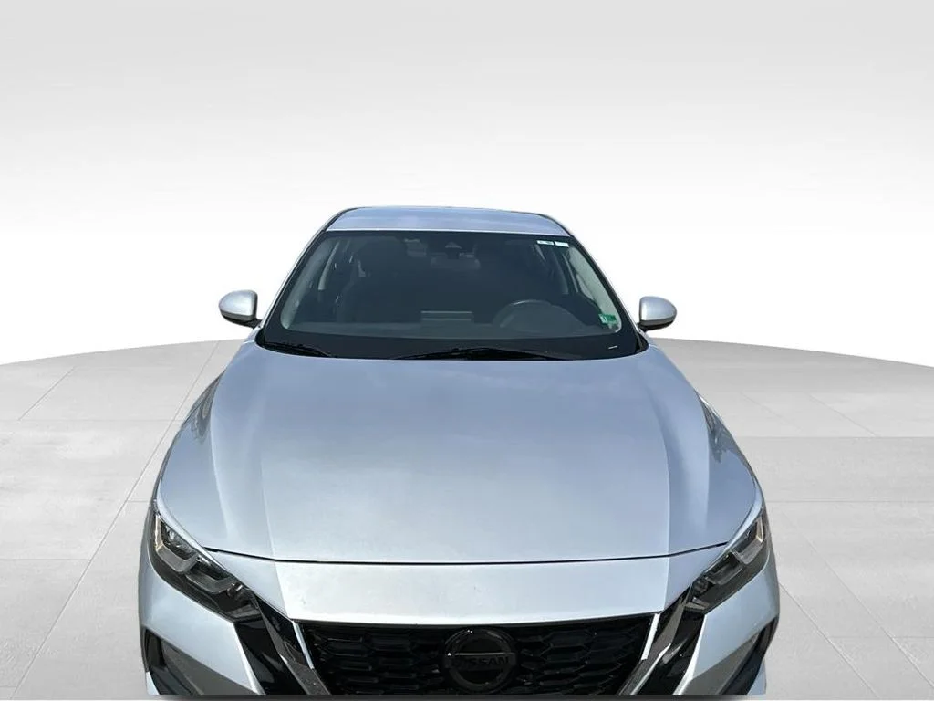 Used 2020 Silver Nissan S image 9