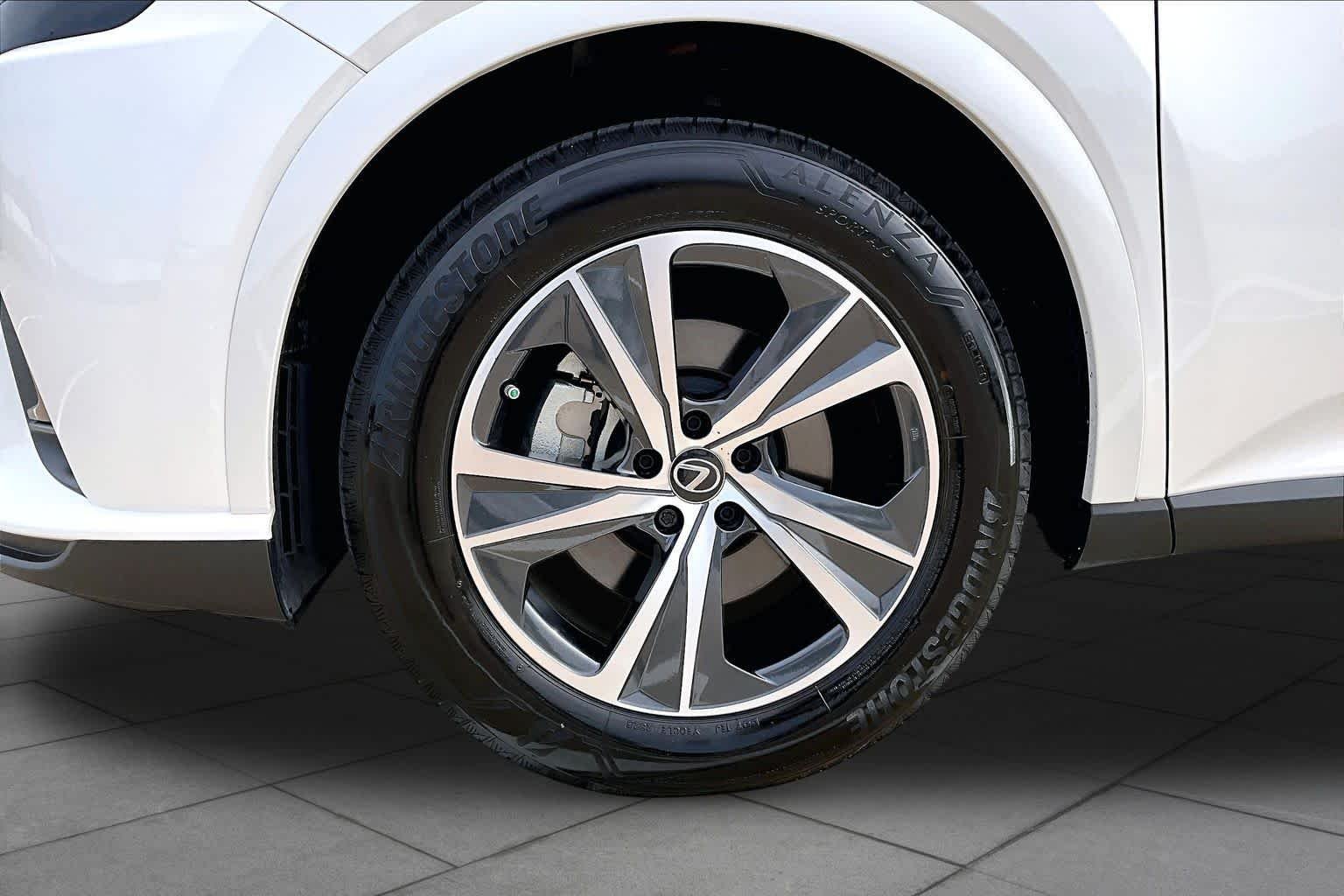 Used 2025 Eminent White Pearl Lexus Premium image 11
