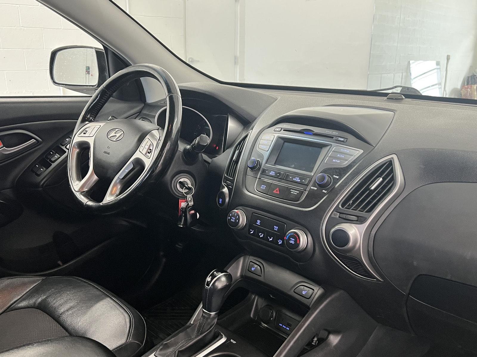 Used 2014 Ash Black Hyundai SE image 10