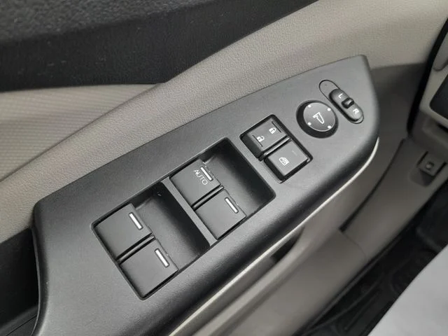 Used 2013  Honda LX image 28
