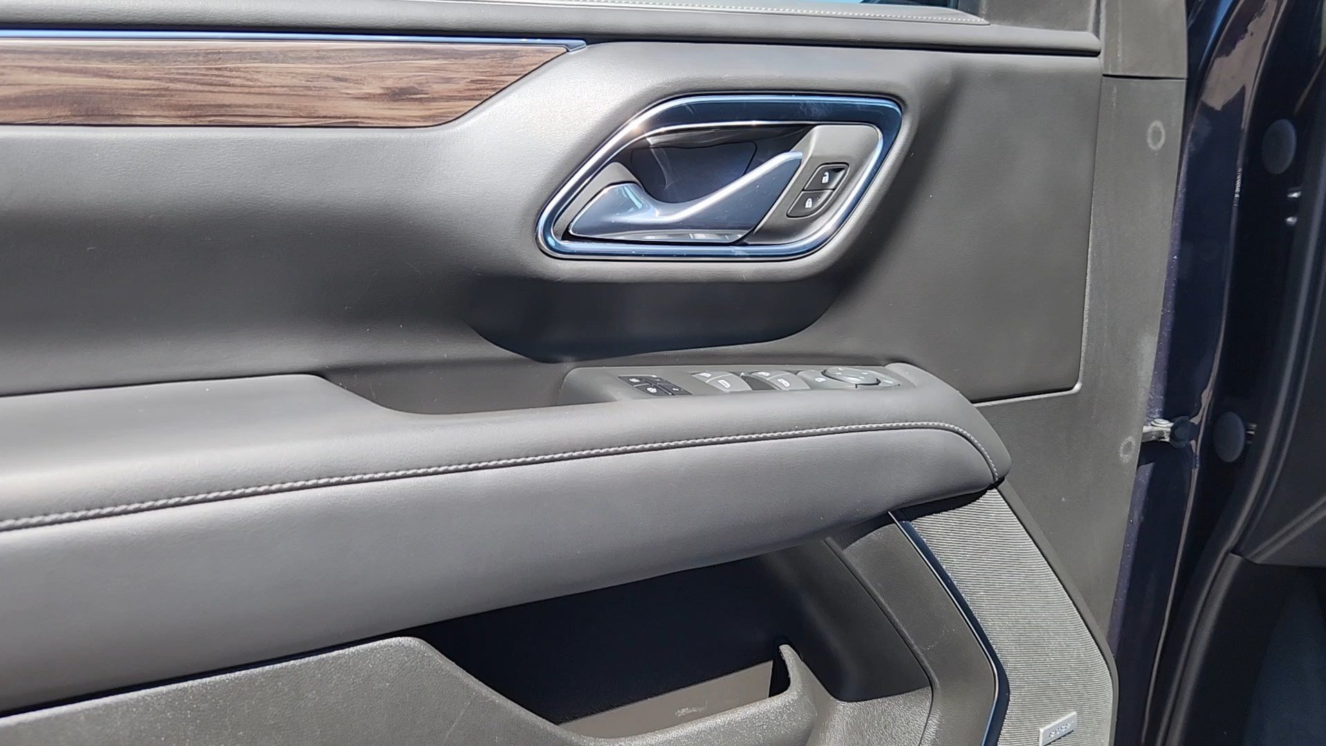 Used 2023 Dark Ash Metallic Chevrolet Z71 image 23