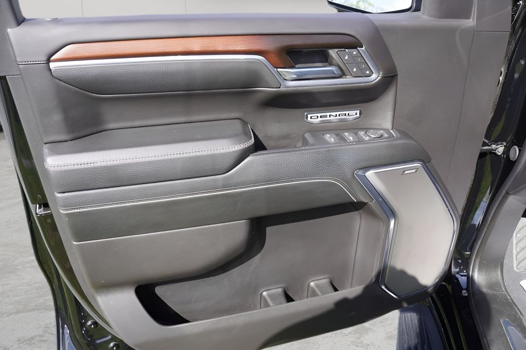 Used 2024 Onyx Black GMC Denali image 17