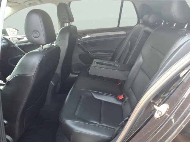 Used 2019  Volkswagen SE image 12