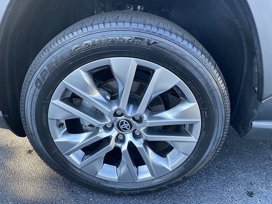 Used 2023 Magnetic Gray Metallic Toyota XLE Premium image 27
