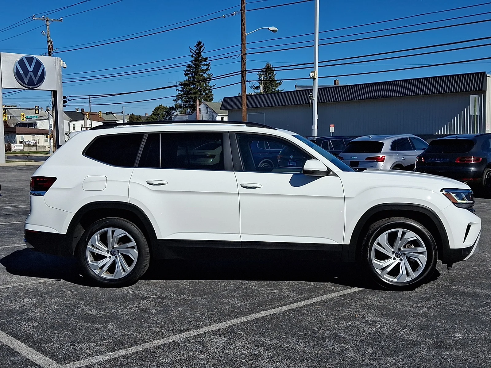2022 Volkswagen Atlas SE w/Tech - Photo 9