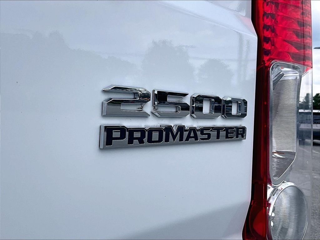 Used 2025 White Ram Base image 28