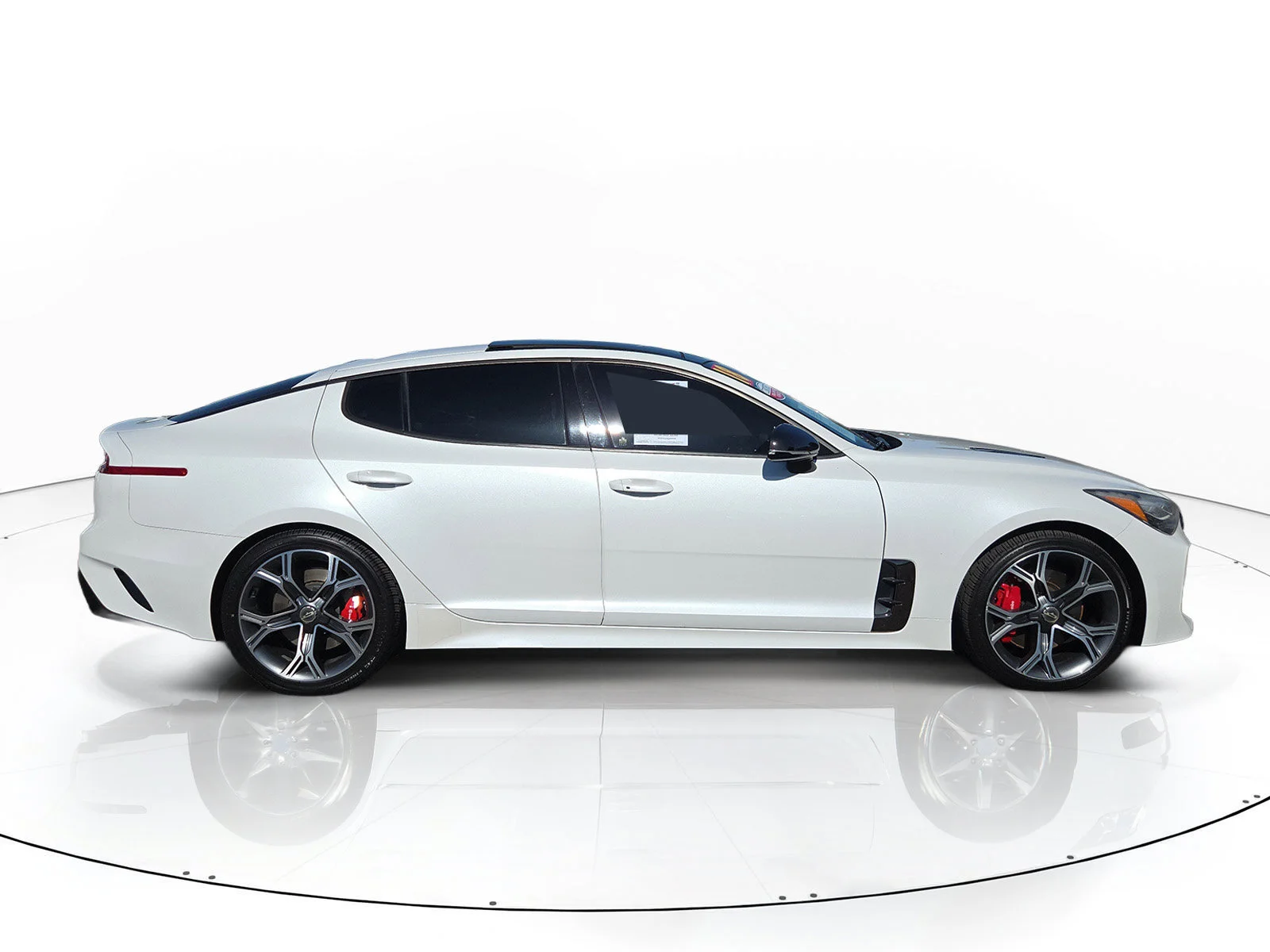 Certified Used 2018 White Kia GT1 image 2