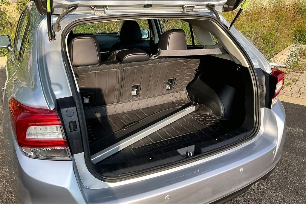 Used 2018 Silver Subaru 2.0i Limited image 28