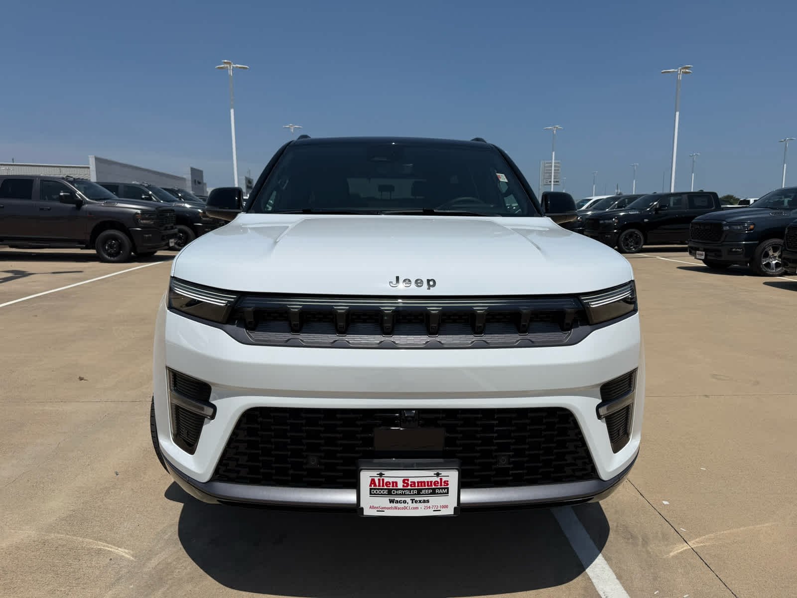 New 2026 Bright White Clear-Coat Exterior Paint Jeep Summit Obsidian image 3