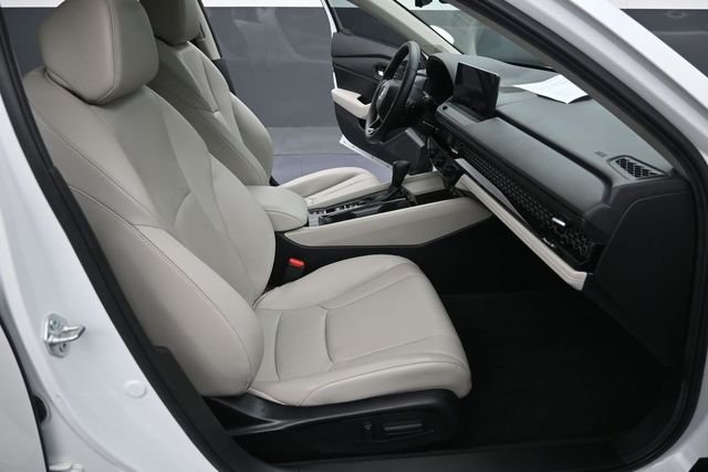 Used 2024 Platinum White Pearl Honda EX-L image 14