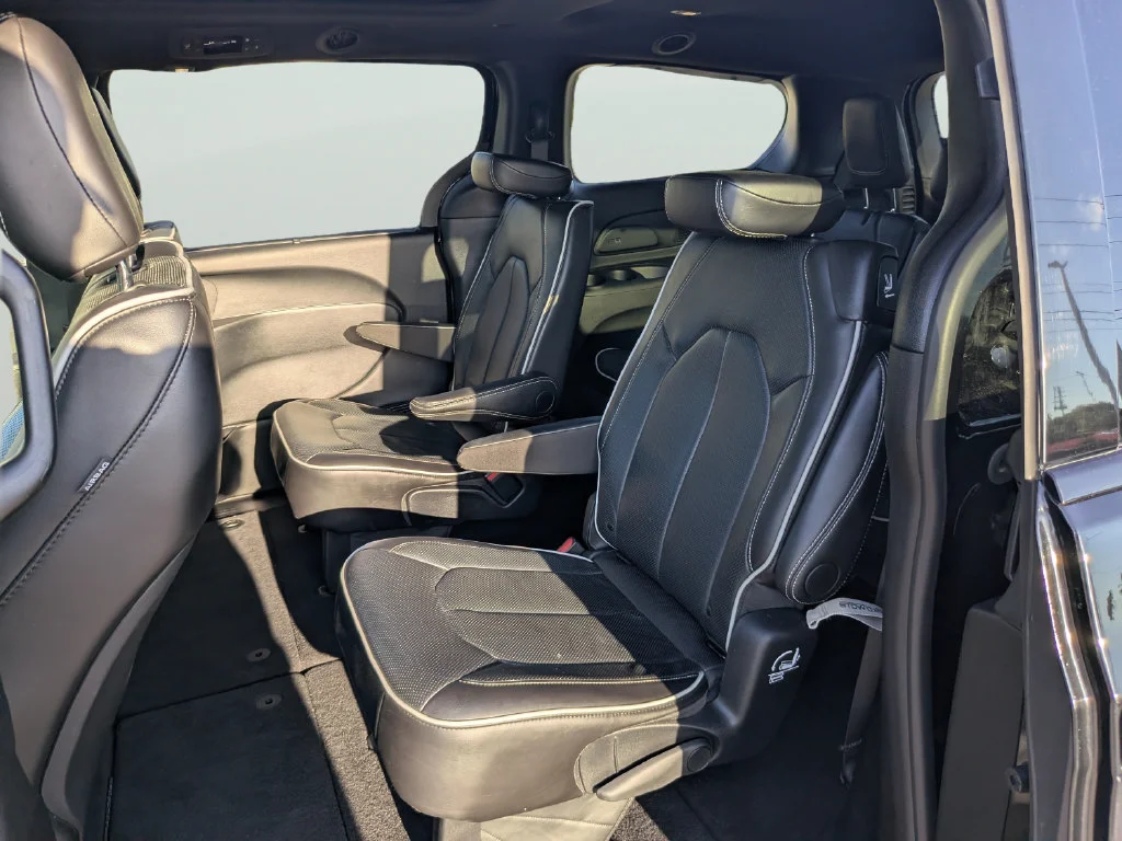 Used 2025 Black Chrysler Limited image 18