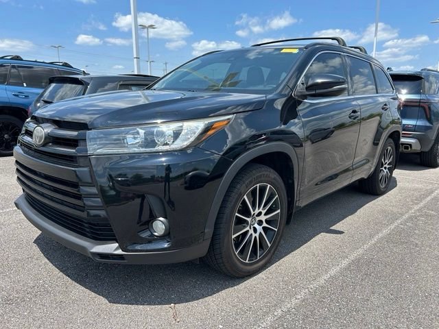 Used 2018 Midnight Black Metallic Toyota SE image 1