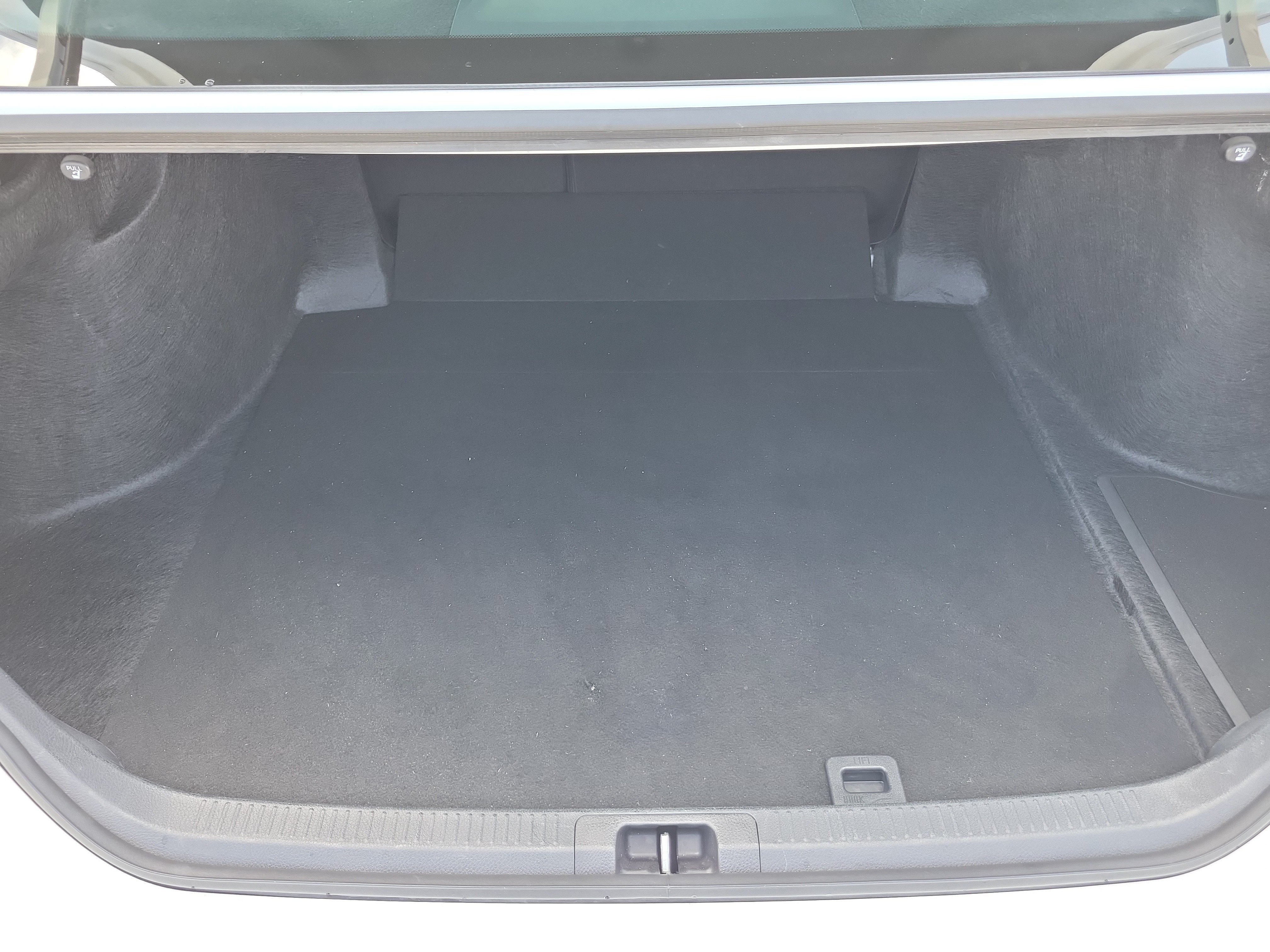 Used 2025 Ice Toyota SE image 10