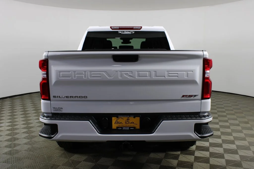 New 2026 Summit White Chevrolet RST image 6