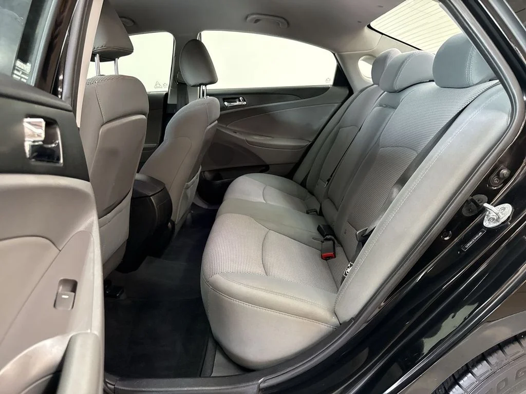 Used 2014 Phantom Black Metallic Hyundai GLS image 16