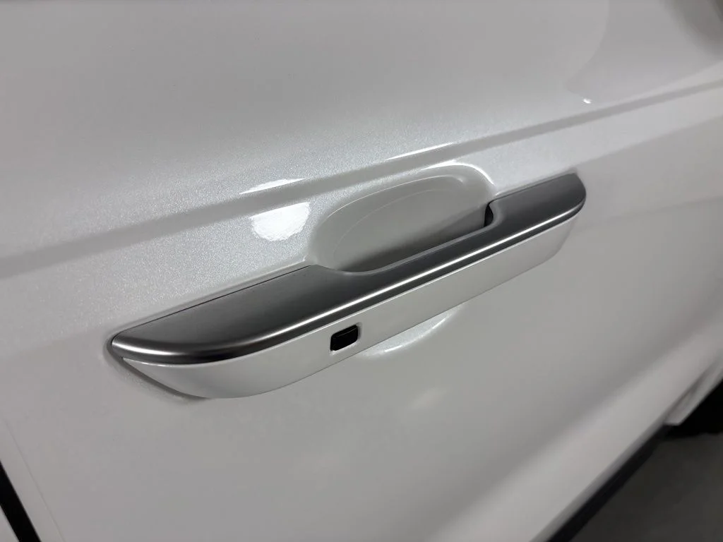 New 2026 Snow White Pearl Kia EX image 13