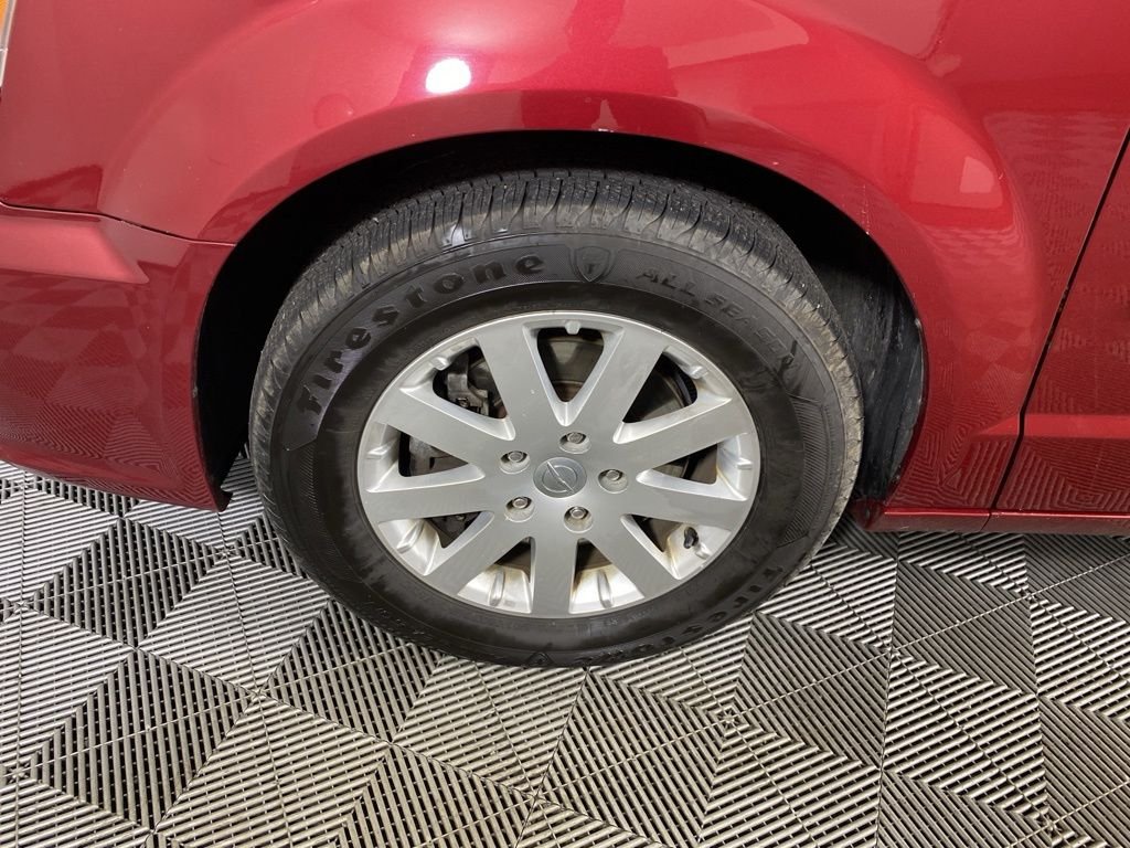 Used 2015 Red Chrysler LX image 14