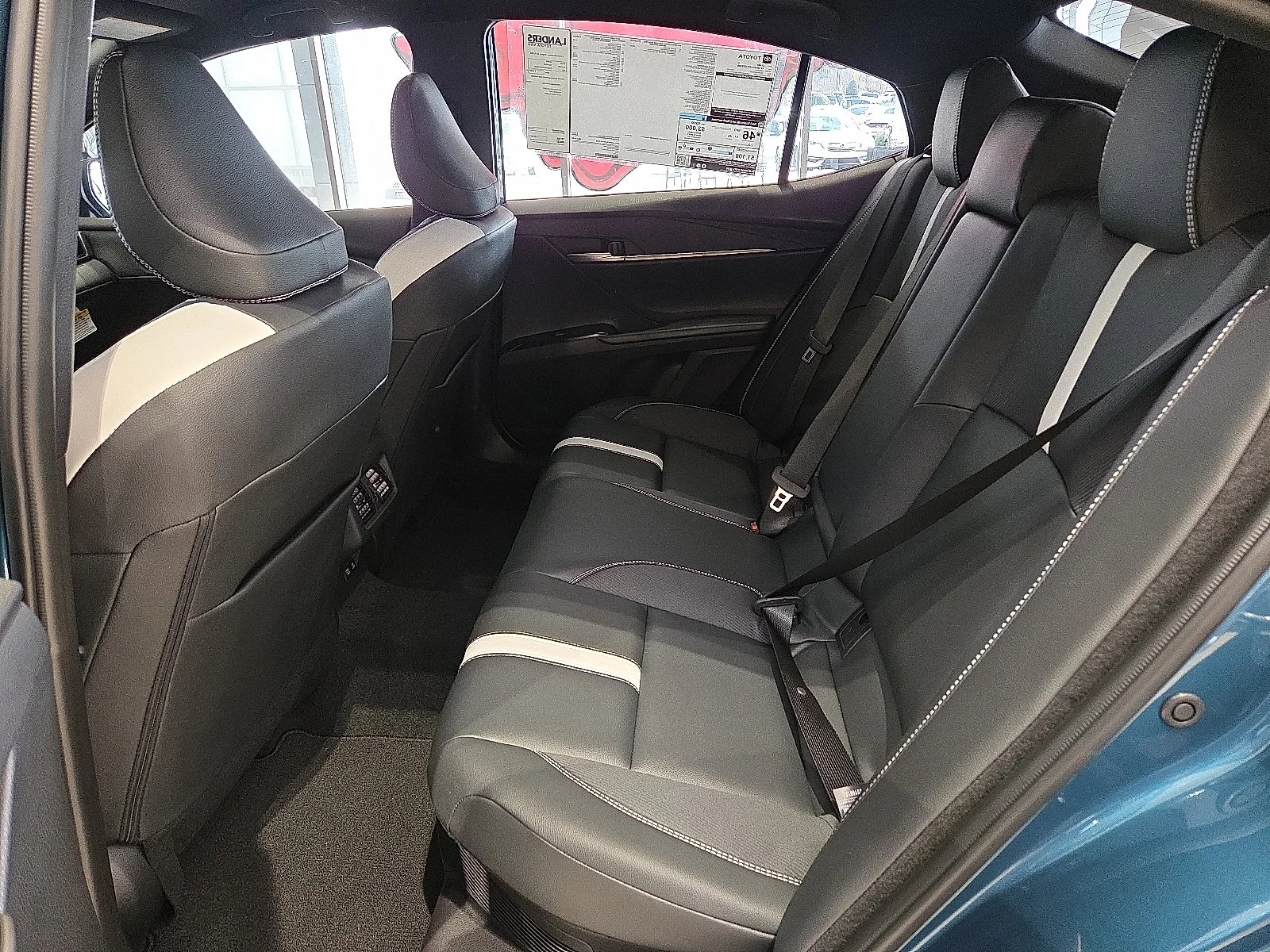 2026 Toyota Camry SE - Photo 7