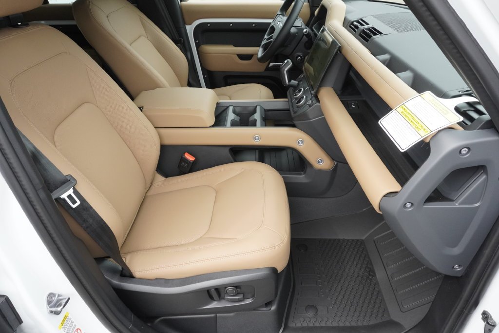 New 2026 Fuji White Land Rover X-Dynamic SE image 23