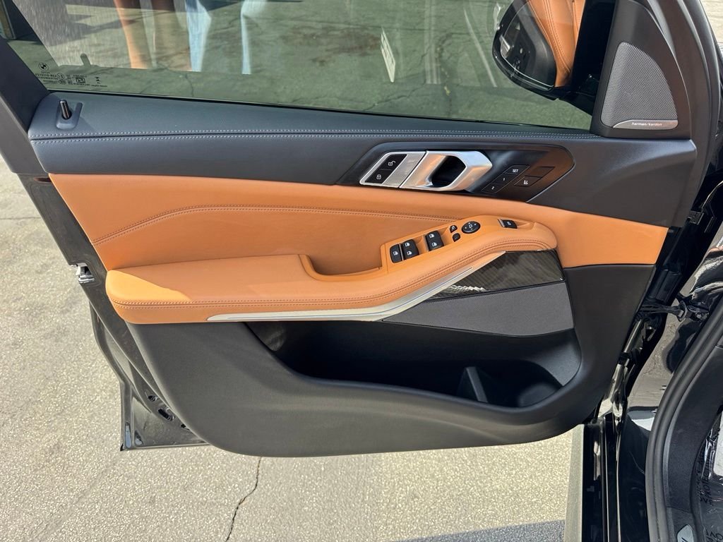 Used 2026 Black BMW M60i image 19