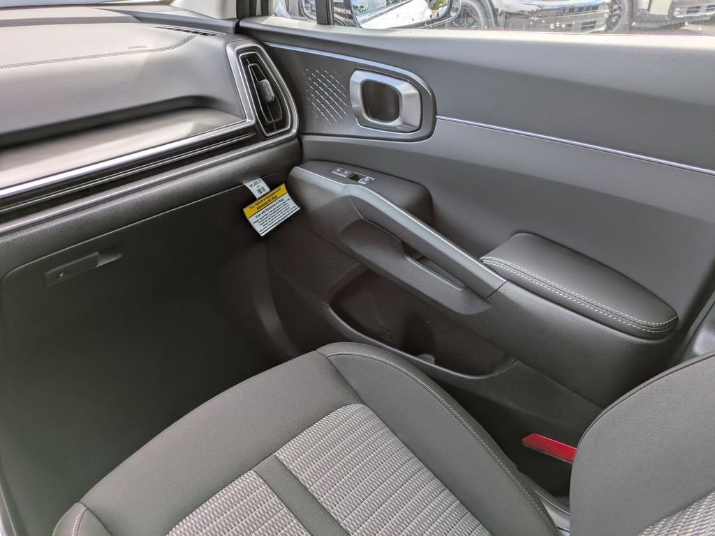 New 2026 Glacial White Pearl Kia LX image 20