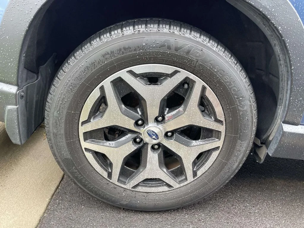 Used 2020 Horizon Blue Pearl Subaru Premium image 5