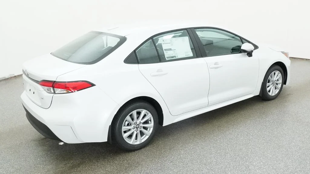 New 2027 Wind Chill Pearl Toyota LE image 18