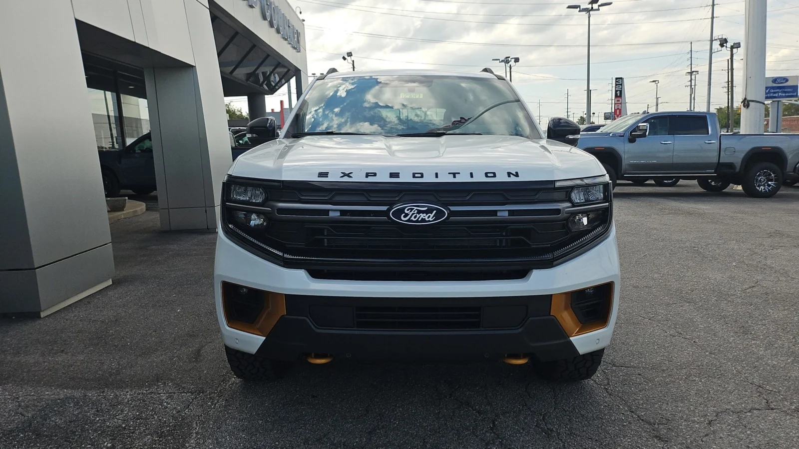 New 2027 Star White Metallic Tri-Coat Ford Tremor 4WD image 7