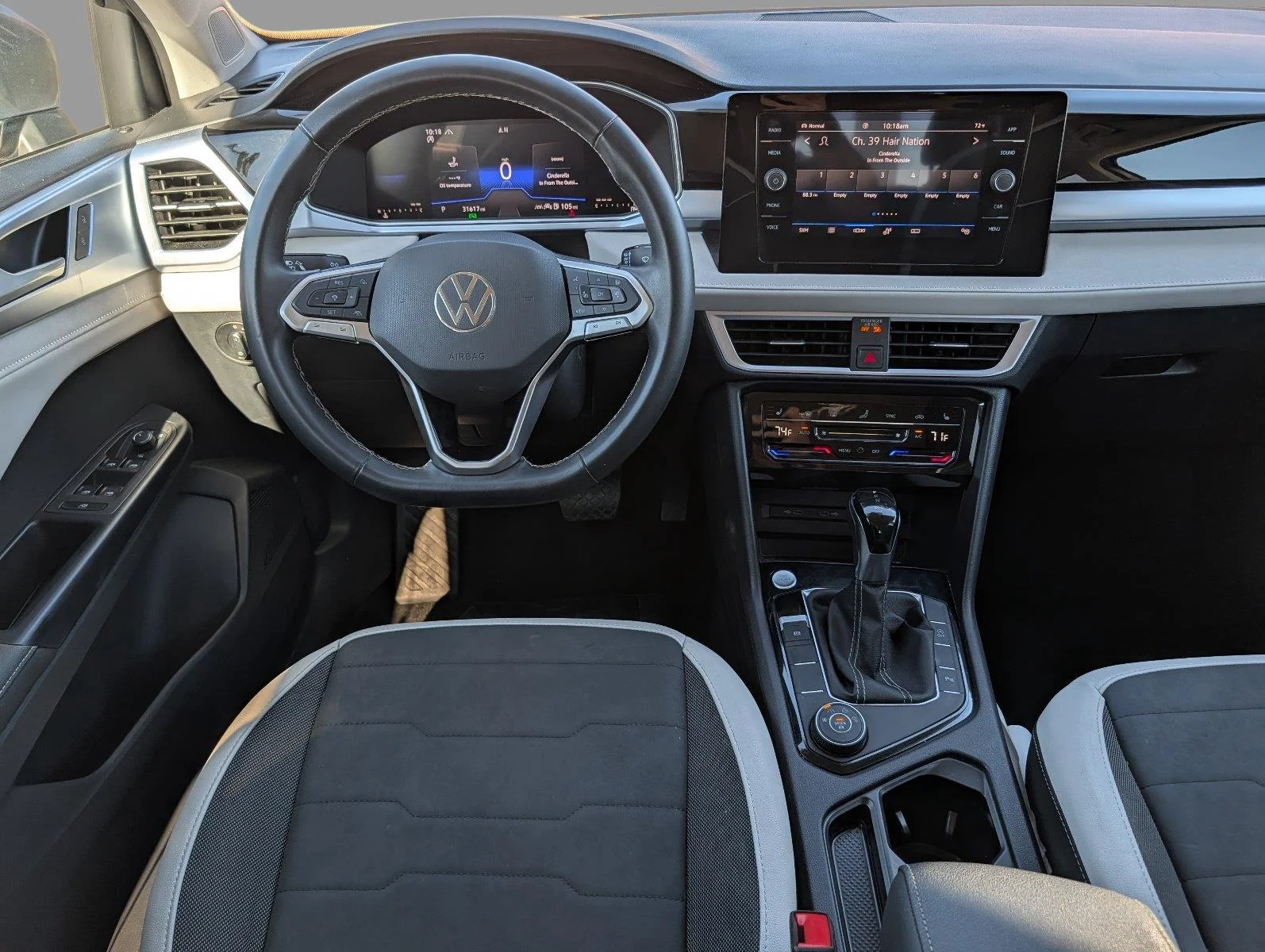 Used 2025 Pyrite Silver Metallic Volkswagen SE image 26