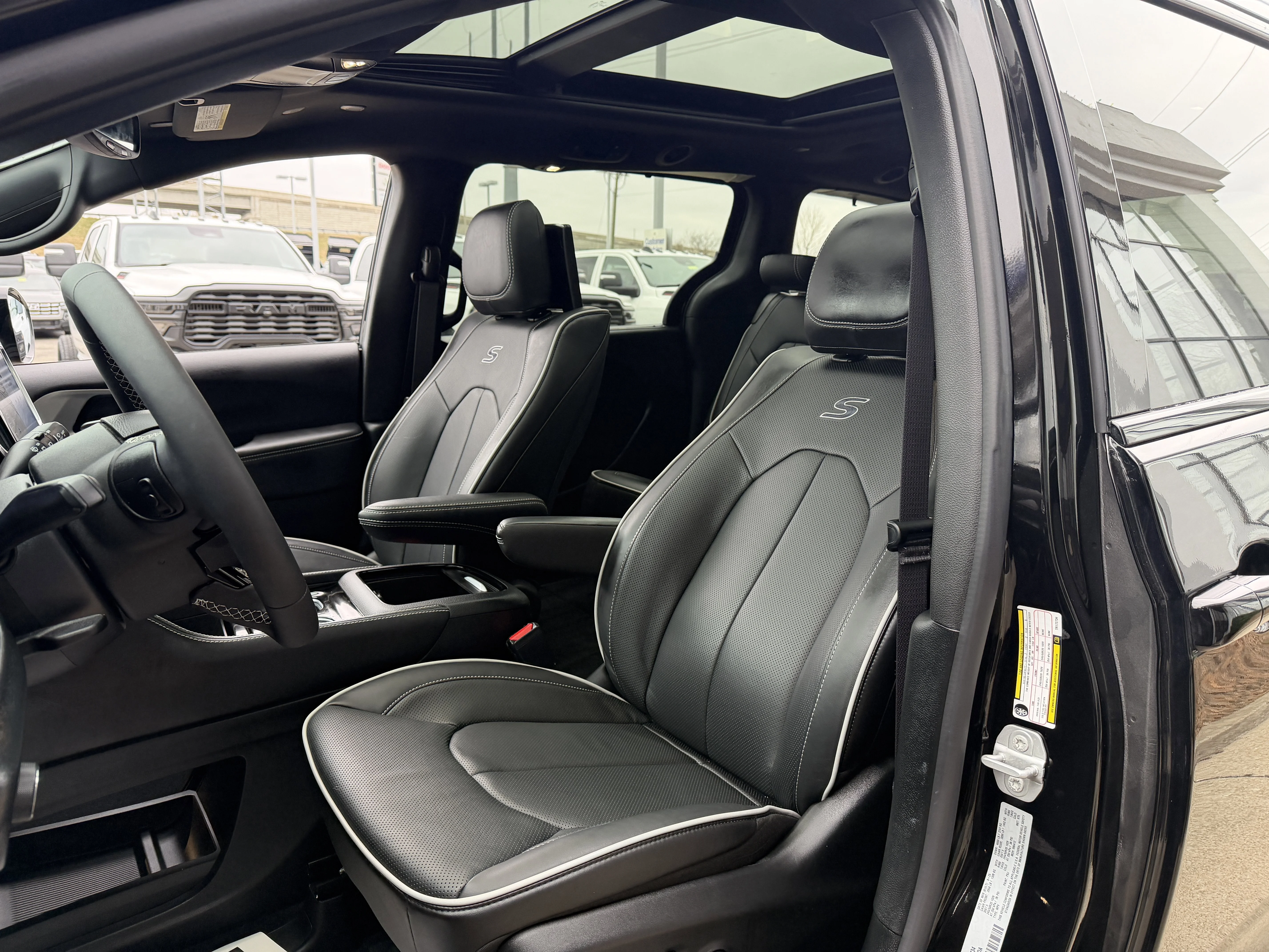 2026 Chrysler Pacifica Limited - Photo 33