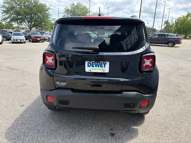 Used 2018 Black Jeep Altitude image 4