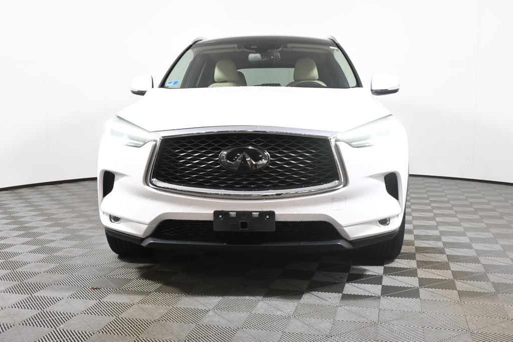 Certified Used 2021 White INFINITI LUXE image 10