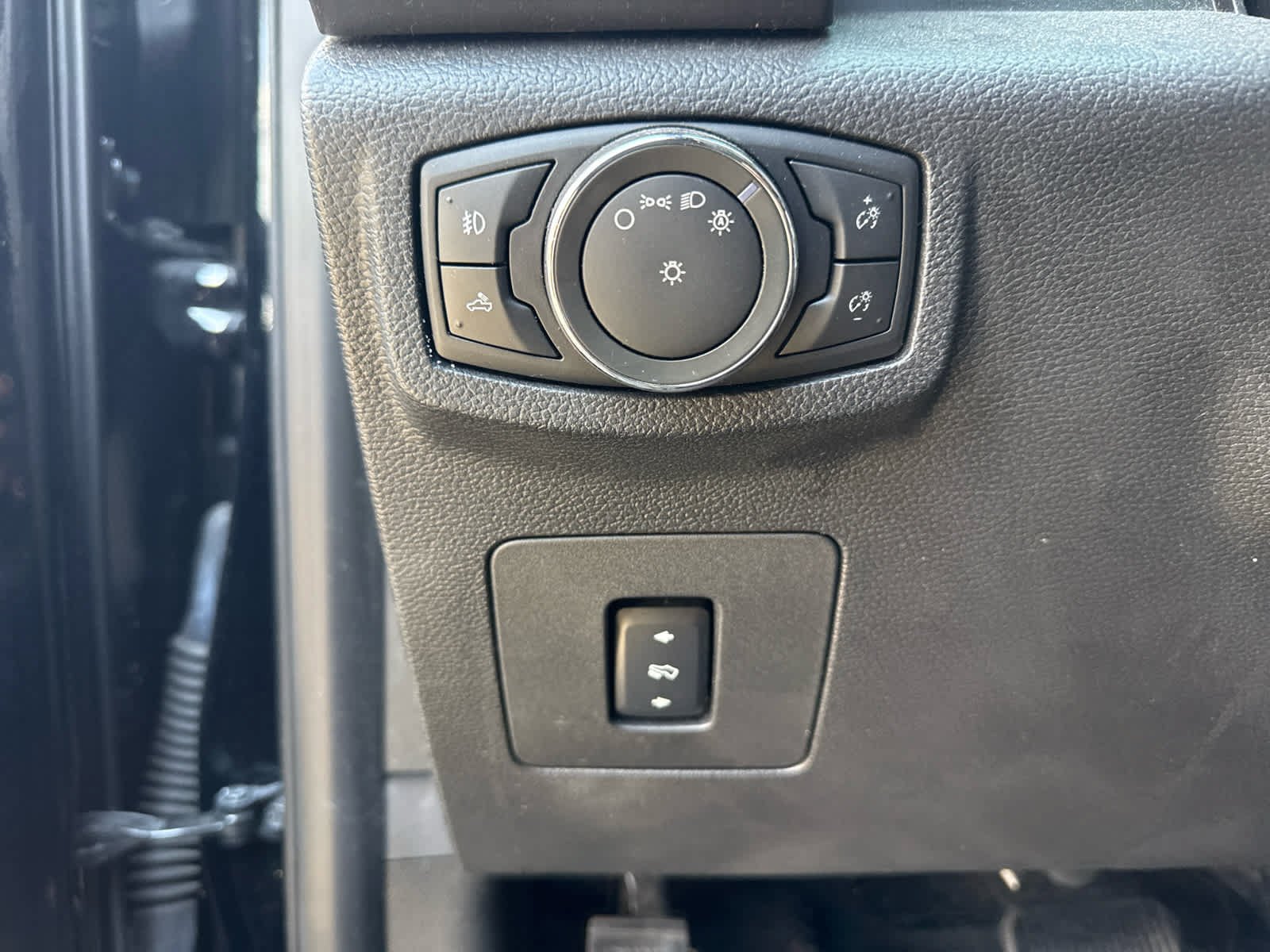 Used 2016 Shadow Black Ford XLT 4WD SuperCrew 145 image 7