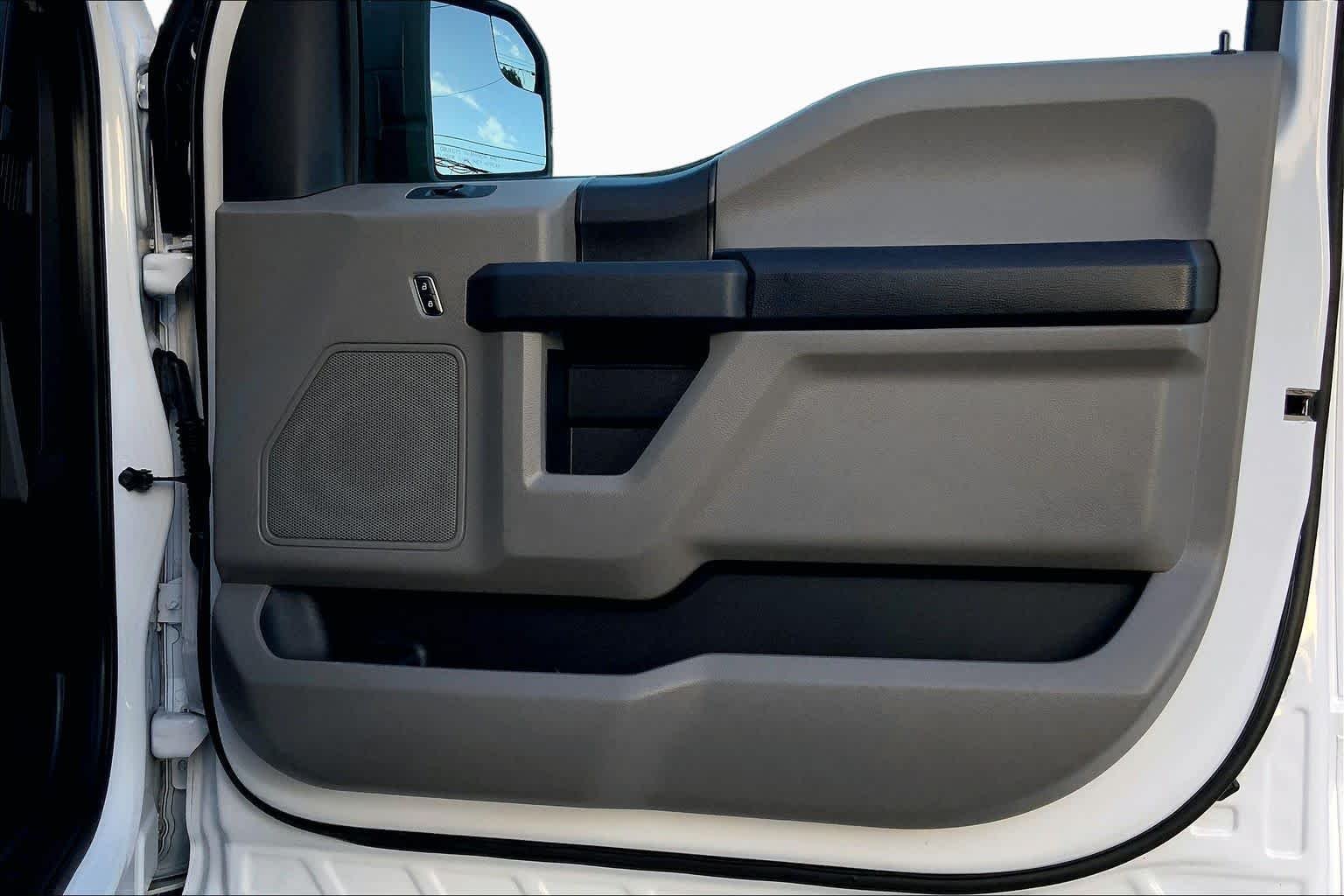 Used 2019 Oxford White Ford XL image 23