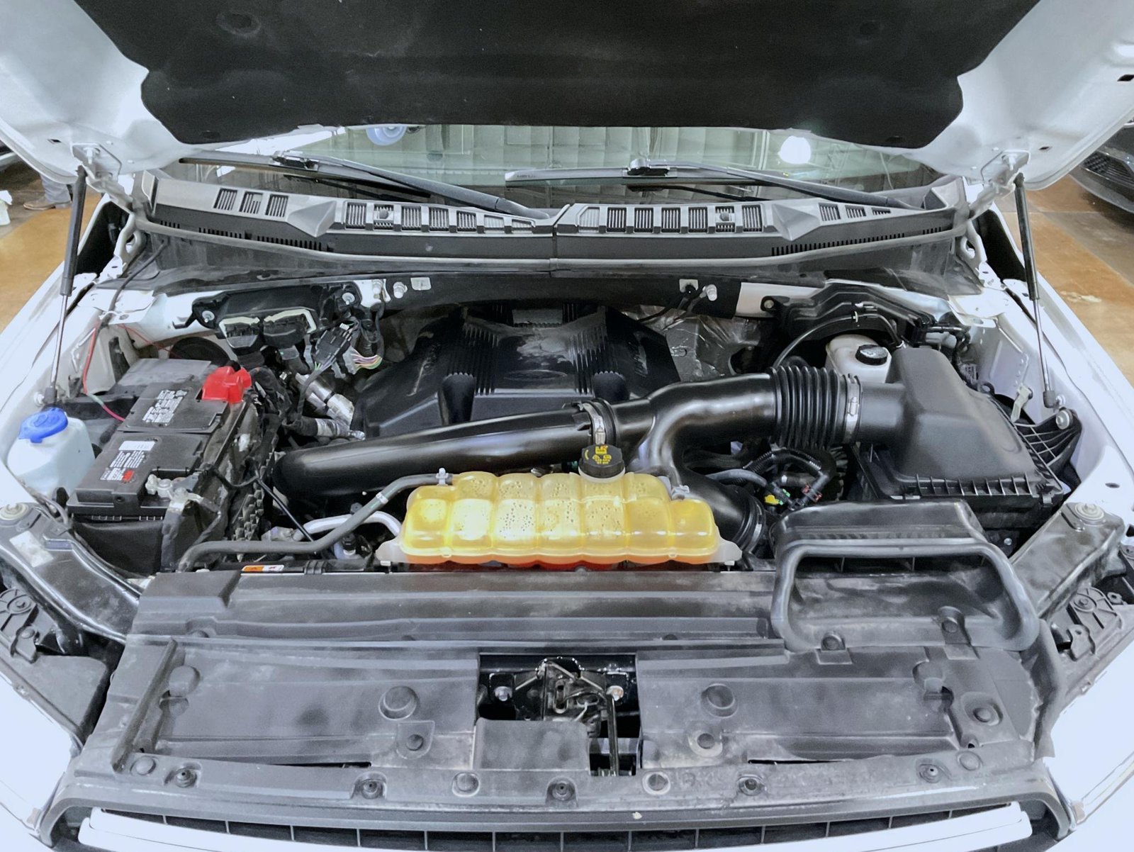 Used 2018 White Ford Lariat image 25