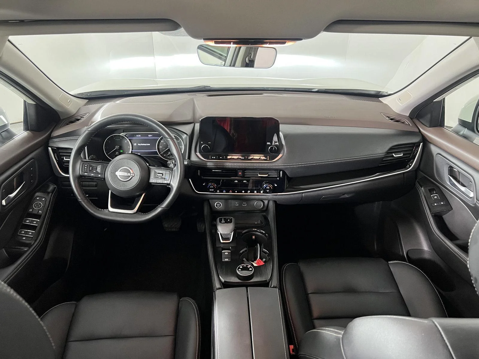 Used 2023 Pearl White Tricoat Nissan SL image 25