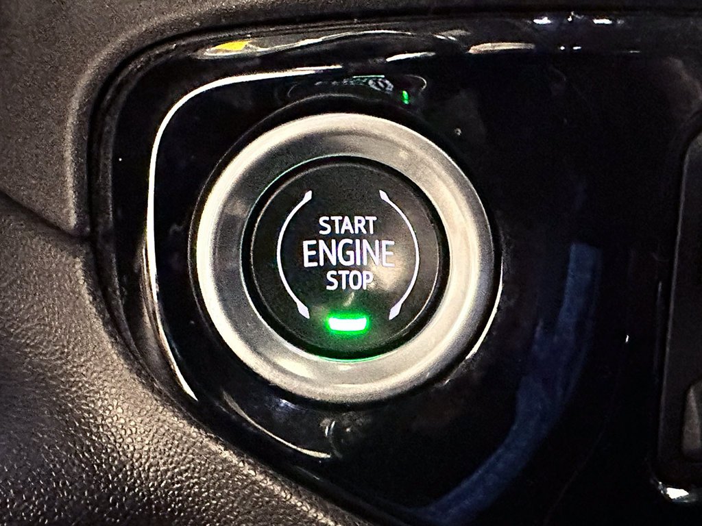 Used 2022 Blue Chevrolet RST image 29