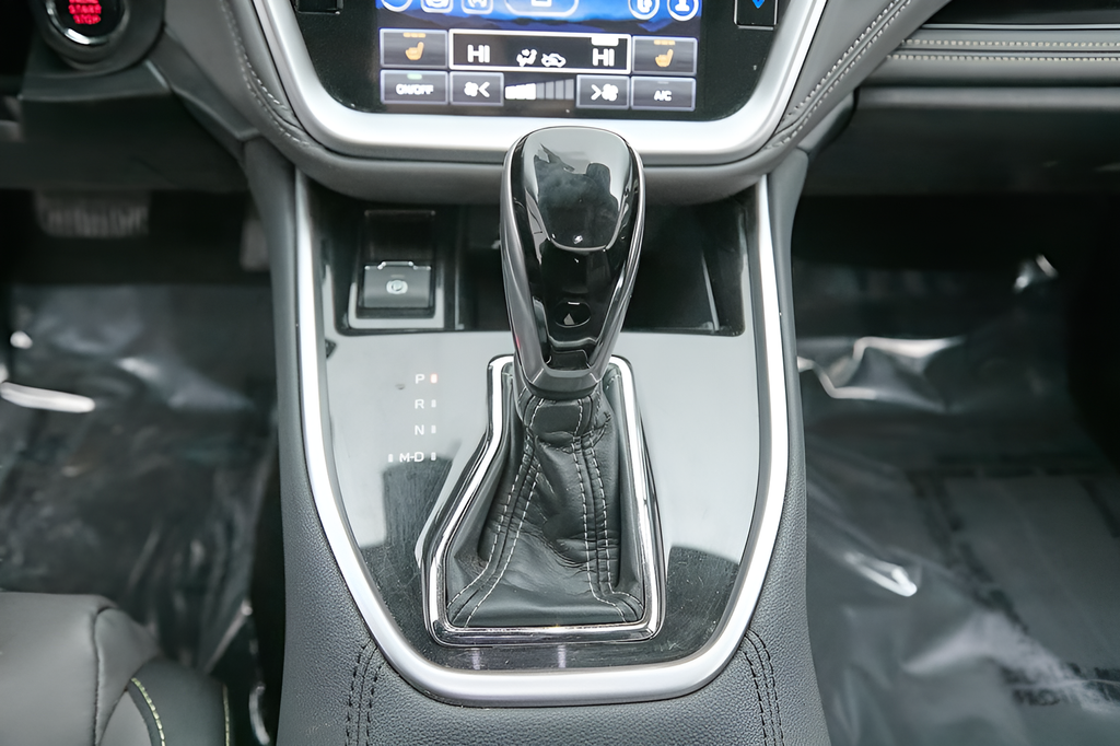 Used 2023 Crystal White Pearl Subaru Onyx Edition image 29