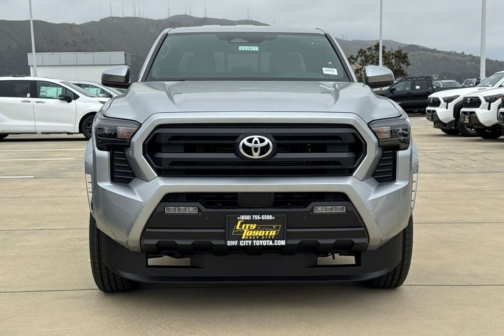2025 Toyota Tacoma SR5 - Photo 9